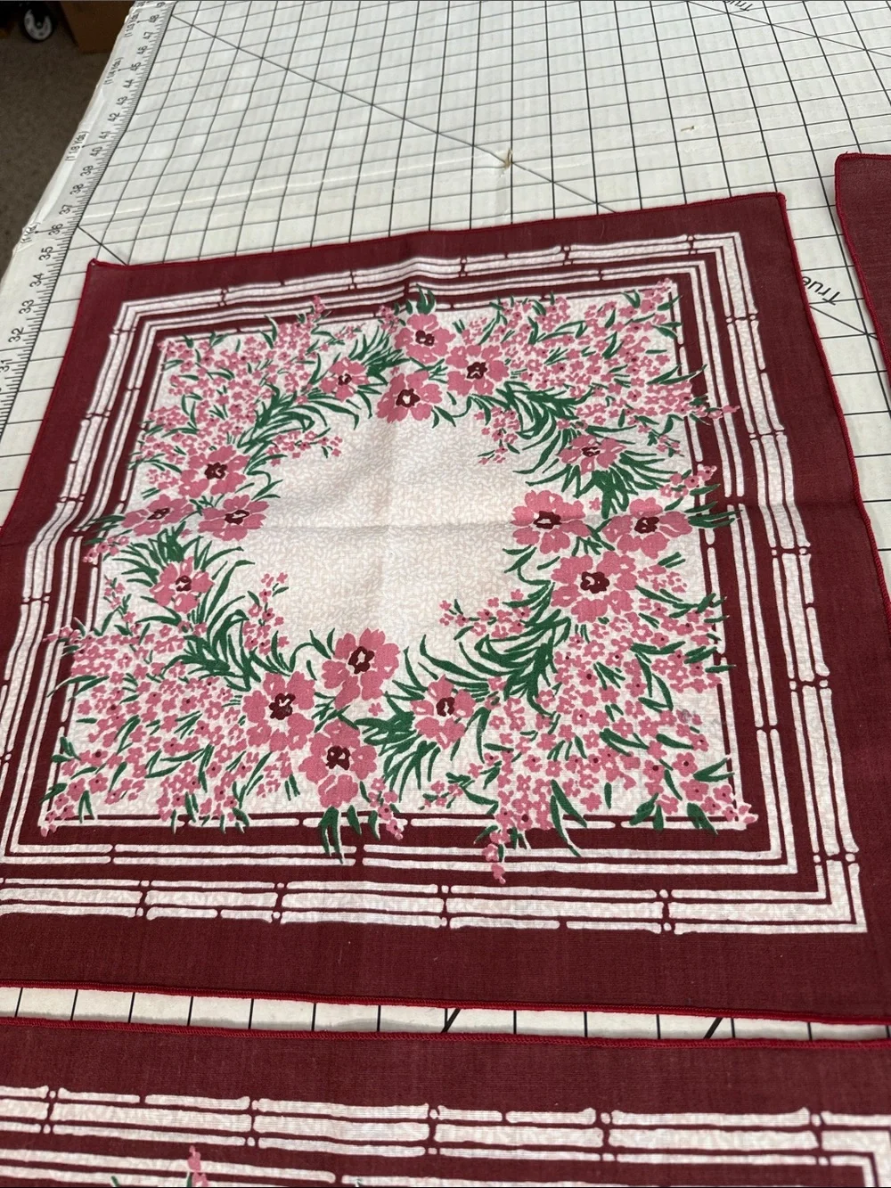 Vintage Floral Cloth Napkins Set of 4 Pink Burgundy Cottage Farmhouse 16.5”